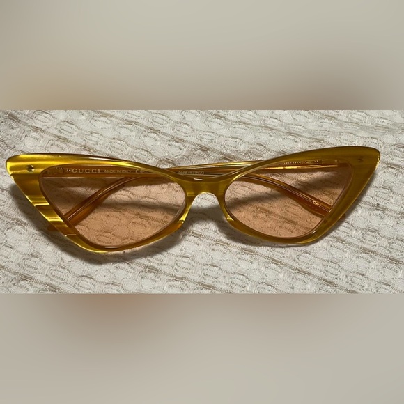 ⚡️GUCCI Yellow Cat-Eye Sunglasses, NWT! Fancy, retro inspired look $595 Retail 💛 - Picture 11 of 16